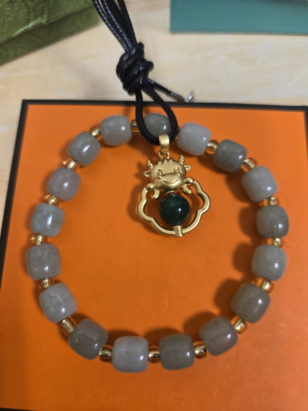 Jade Gray Beaded Bracelet with Green Jade Necklace